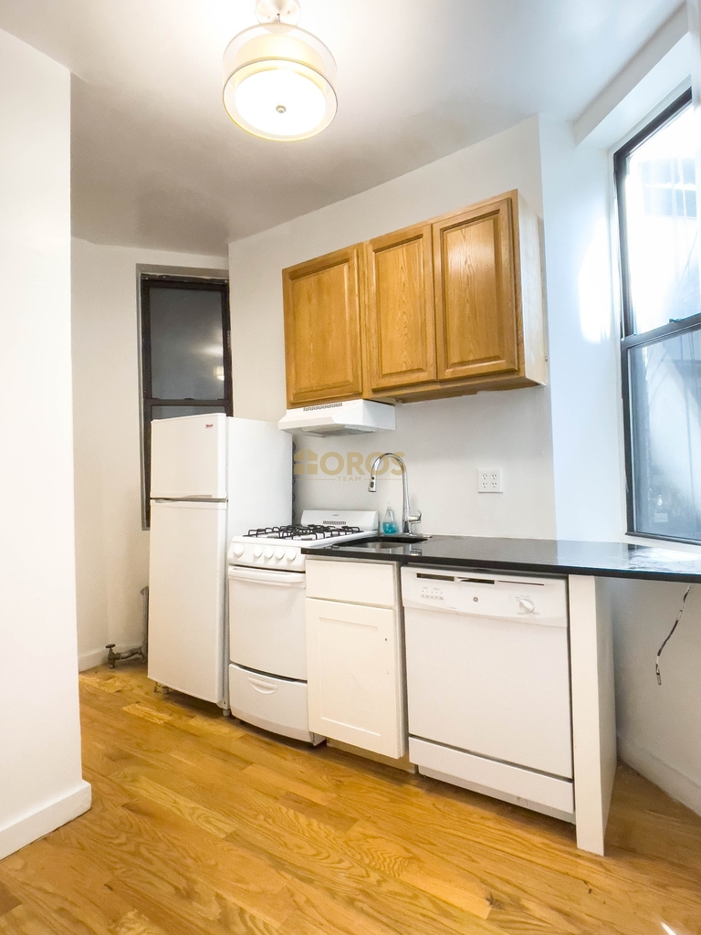 324 East 13th Street - Photo 5