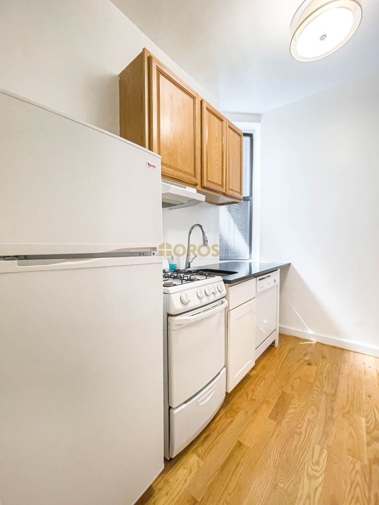 324 East 13th Street - Photo 4