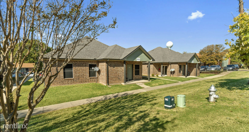 3114 Rex Cruse Dr - Photo 0