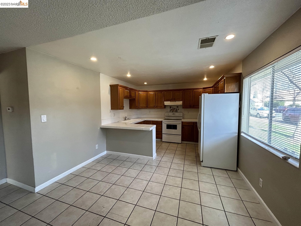 2208 Peppertree Way - Photo 3