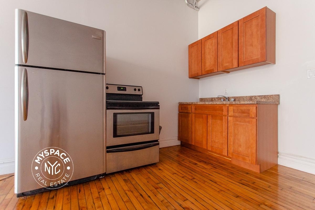 1087 Flushing Avenue - Photo 3