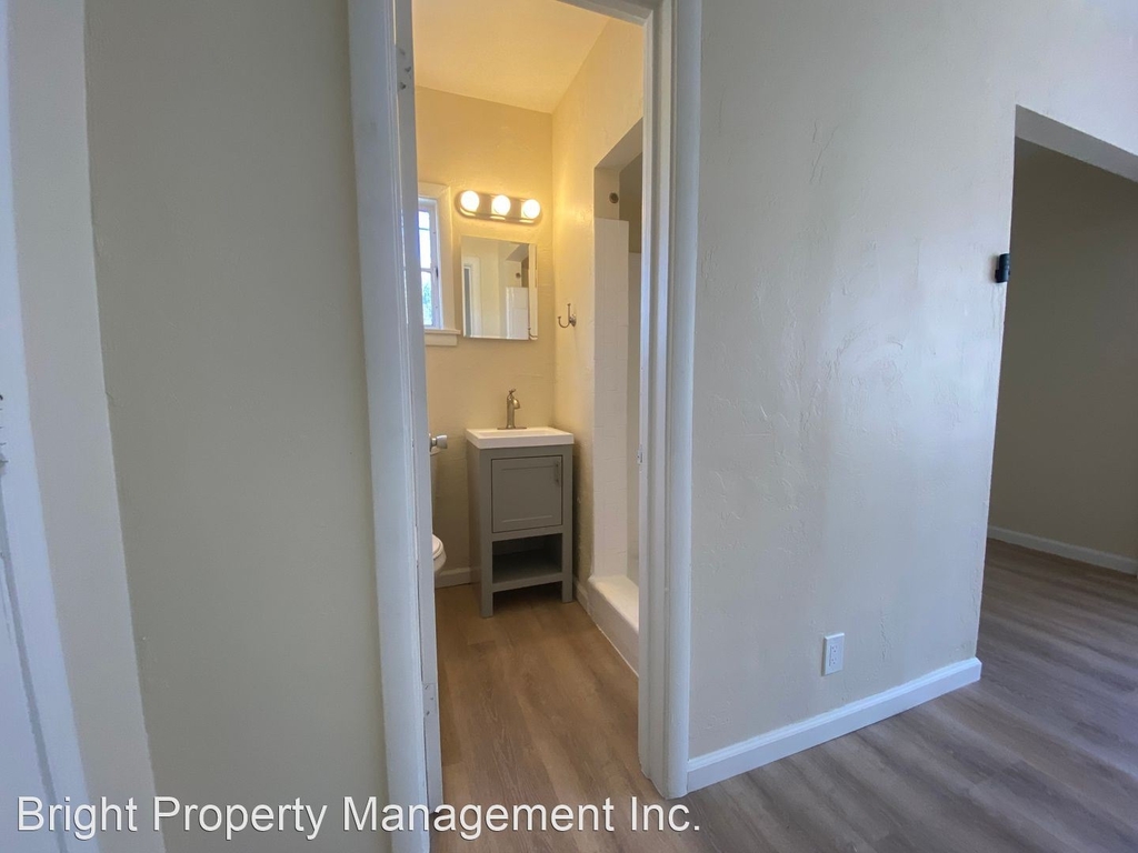 1709 Capitol Avenue - Photo 4