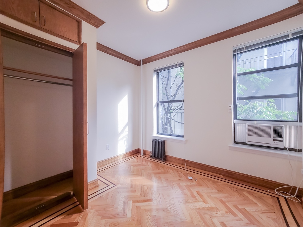 310 East 19th Street - Photo 6