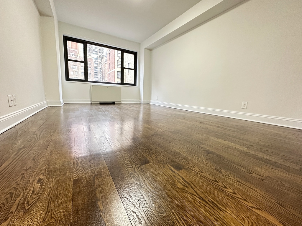 405 East 56th Street - Photo 4