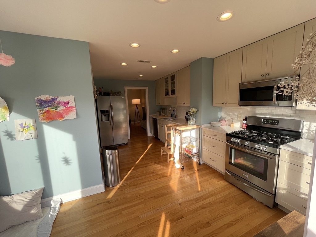 845 W Newport Avenue - Photo 13