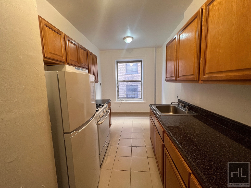 320 Wadsworth Avenue - Photo 3