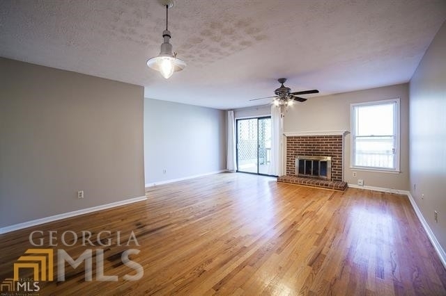 689 Stratford Green - Photo 4