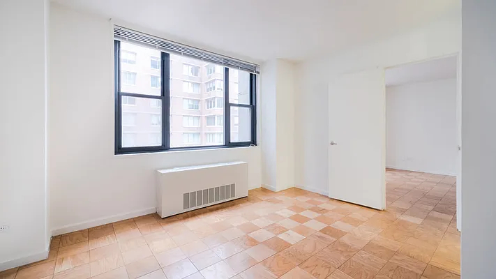 240 East 40th Street - Photo 6