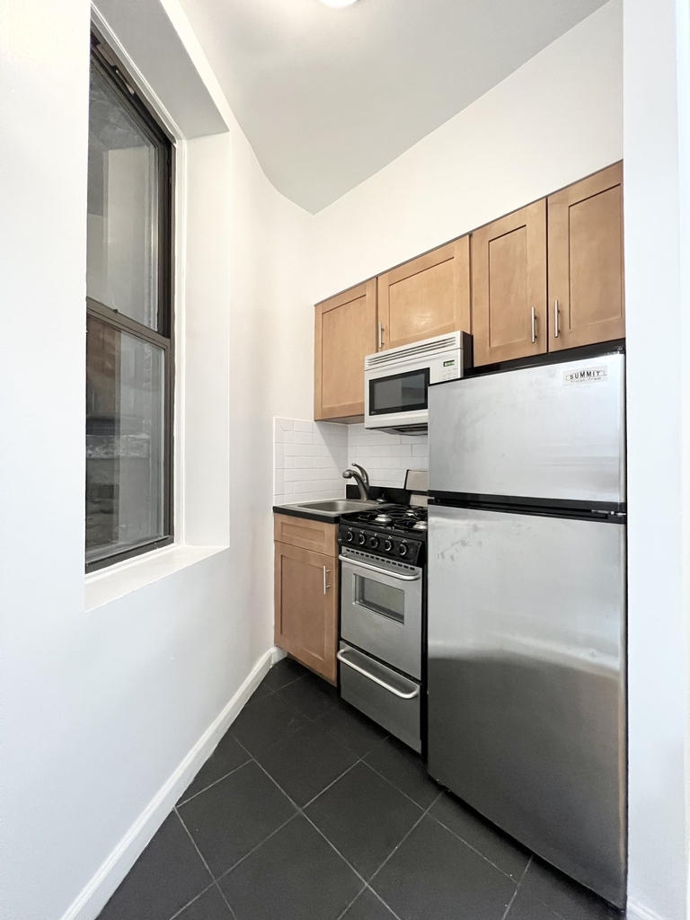 East 88th Street - Photo 1