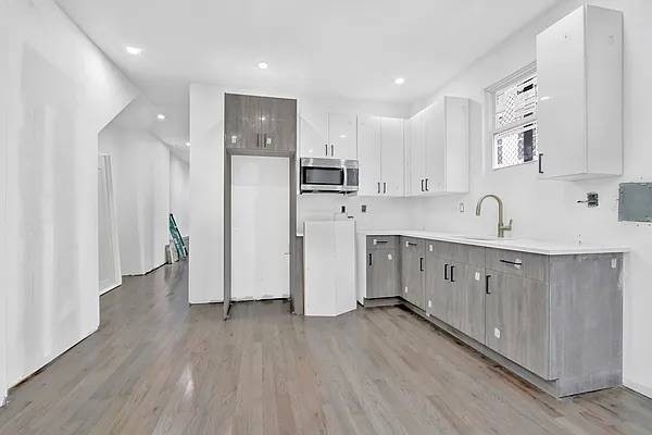 428 East 55th Street - Photo 5