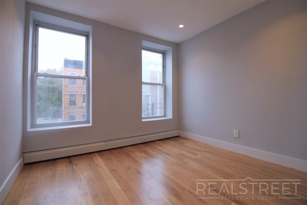 491 Tompkins Ave - Photo 4