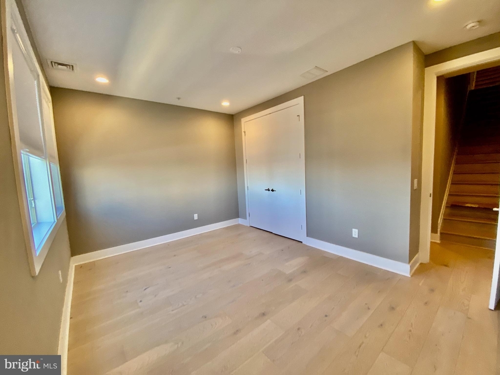 740 S Columbus Boulevard - Photo 35