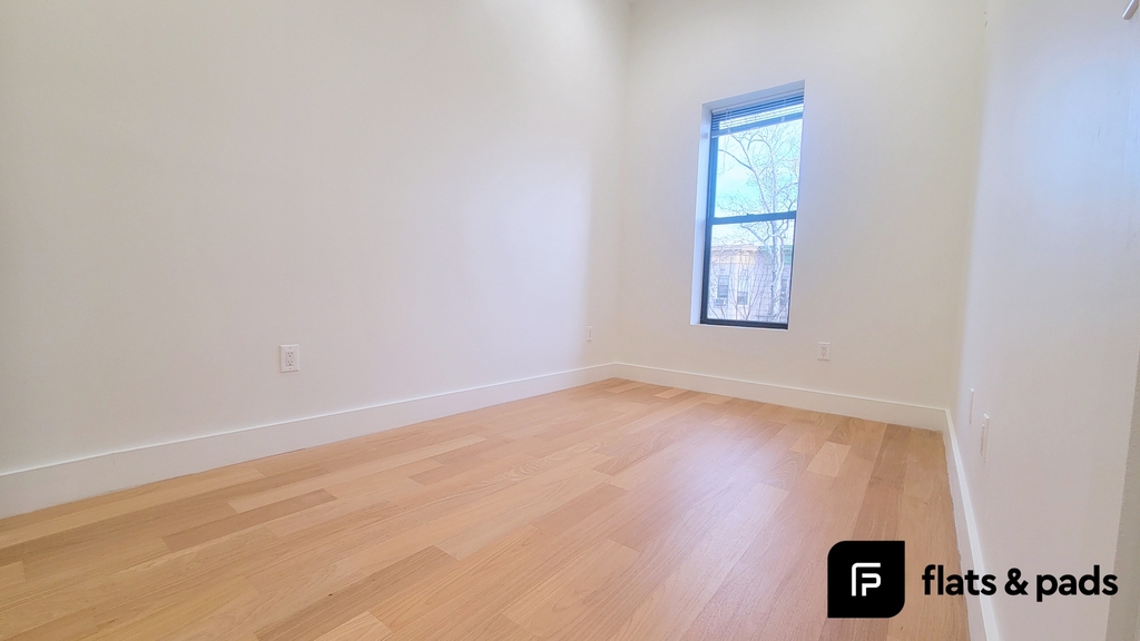 1467 Jefferson Avenue - Photo 3