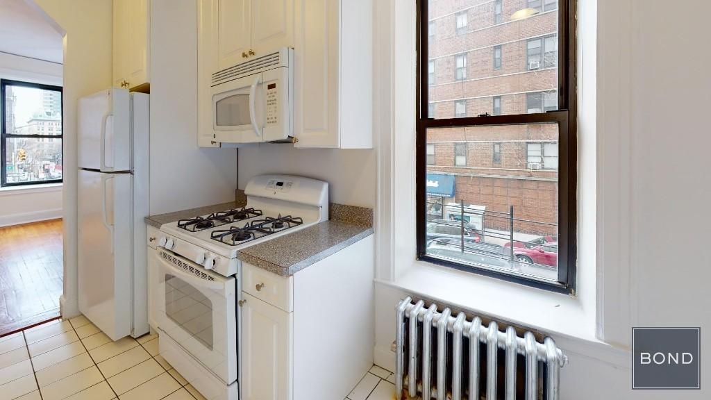 243 East 38th Street - Photo 4