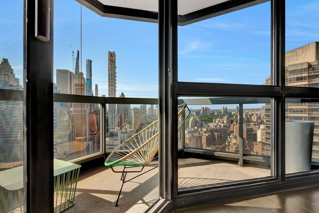 200 East 61st Street - Photo 8