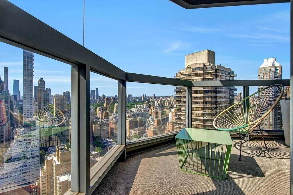 200 East 61st Street - Photo 9