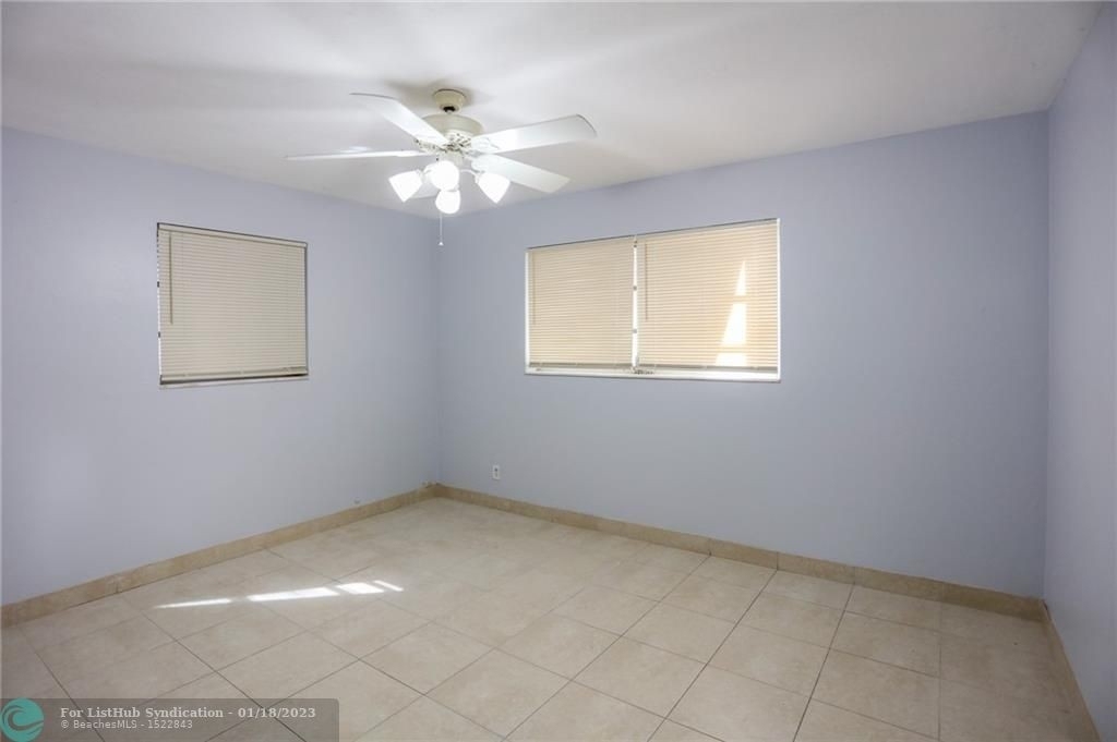 221 Ne 26th Ct - Photo 10