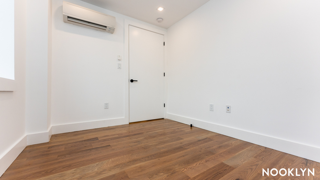 128 Montrose Avenue - Photo 10