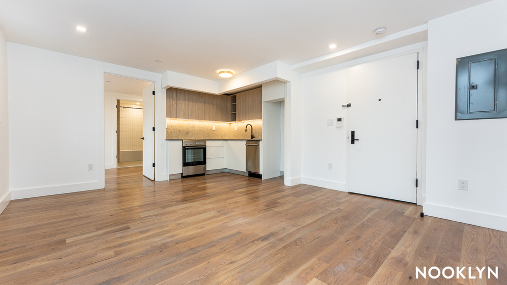 128 Montrose Avenue - Photo 14