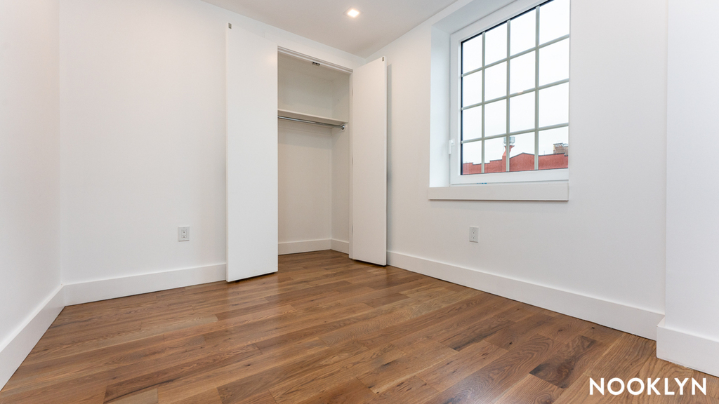 128 Montrose Avenue - Photo 11