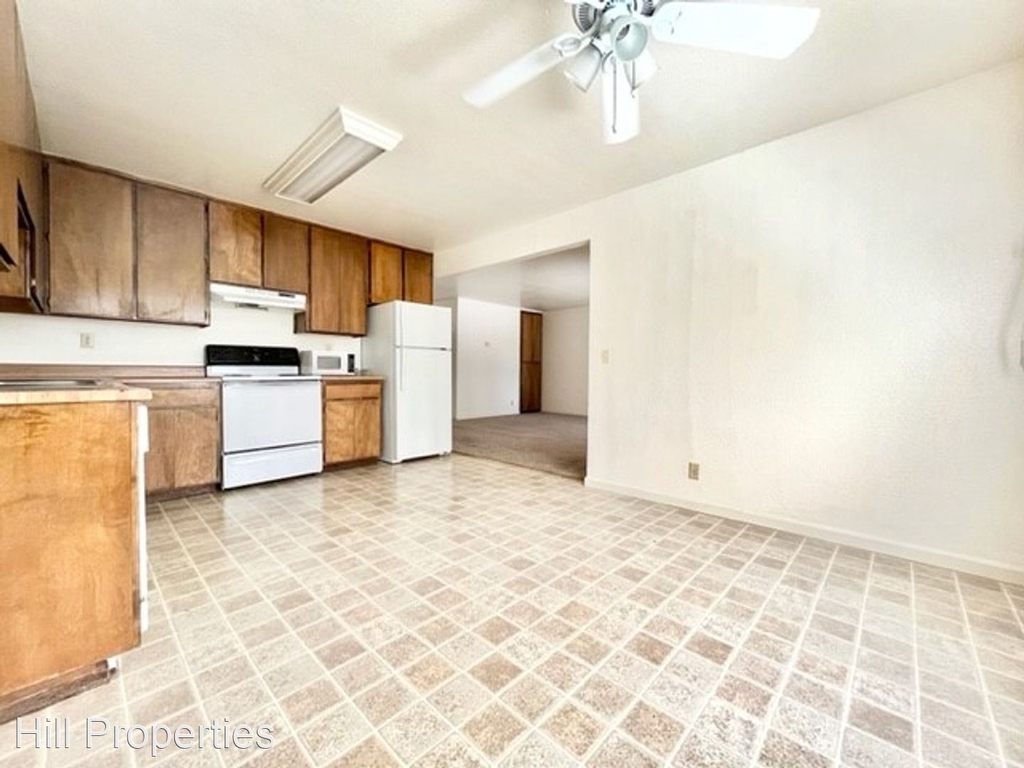 318 W 7th Street - Photo 1