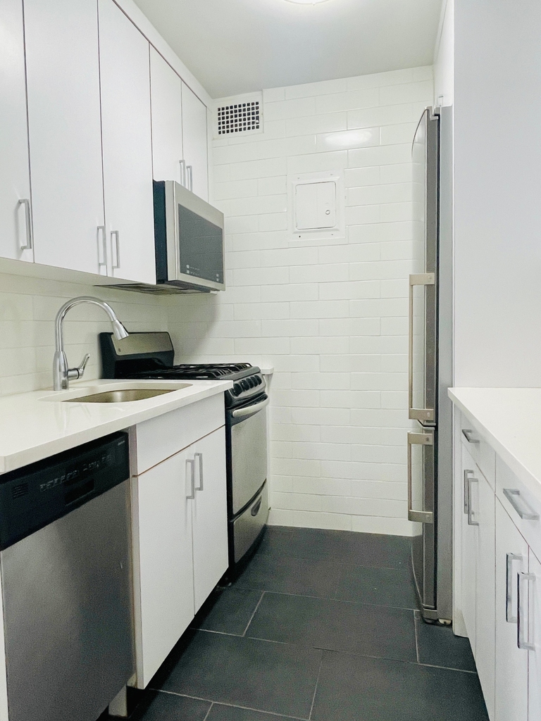 400 E 89 Street, 10M - Photo 4