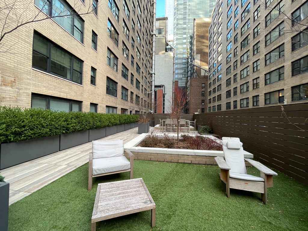 315 West 57th Street - Photo 6