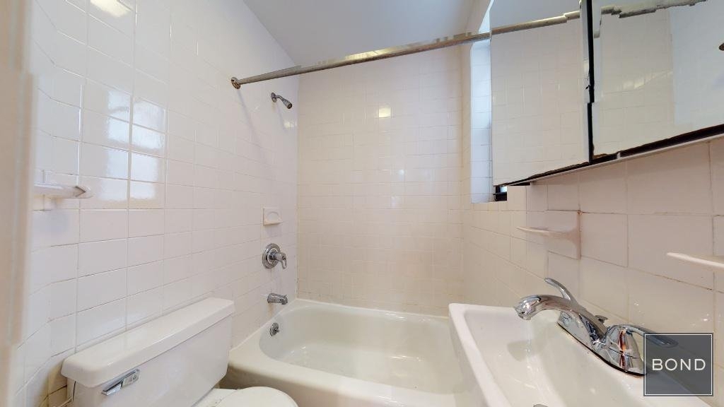 425 East 65th Street - Photo 7