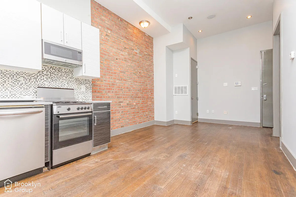 570 Hancock Street - Photo 6