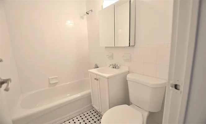 248 East 38th St - Photo 5