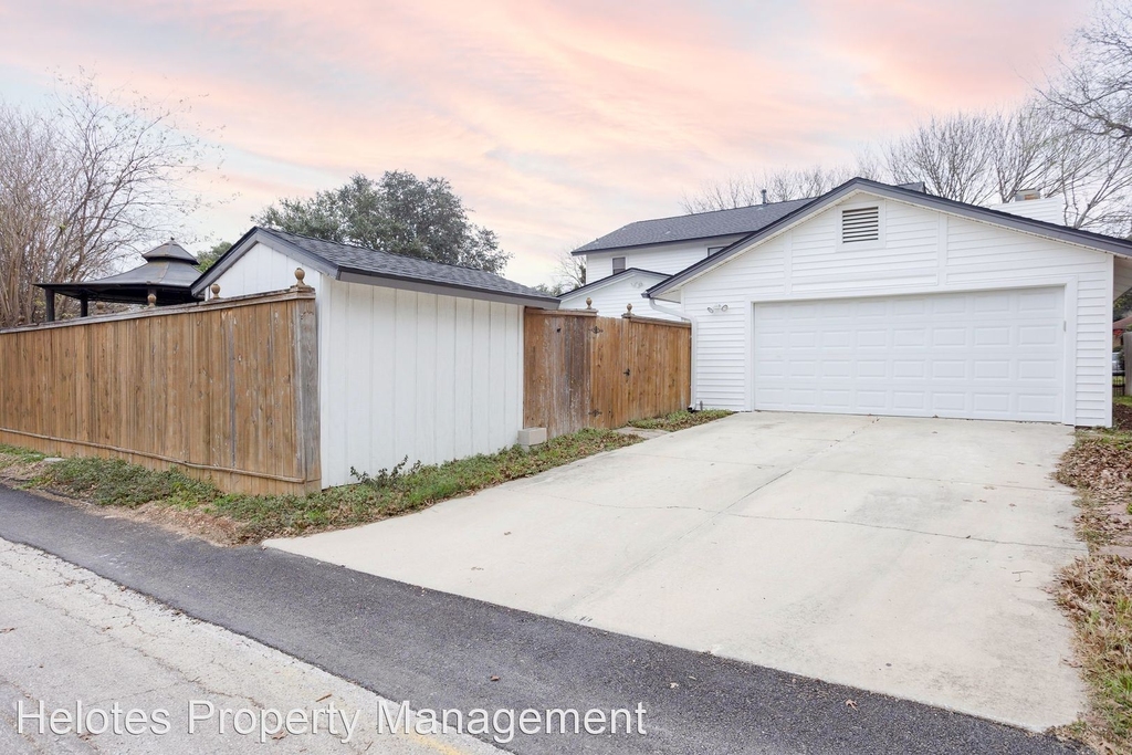 13718 Pebble Point Dr. - Photo 36