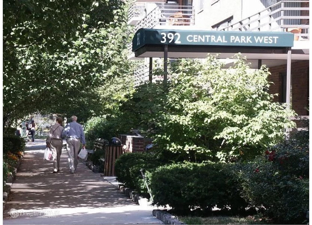 392 Central Park W - Photo 12