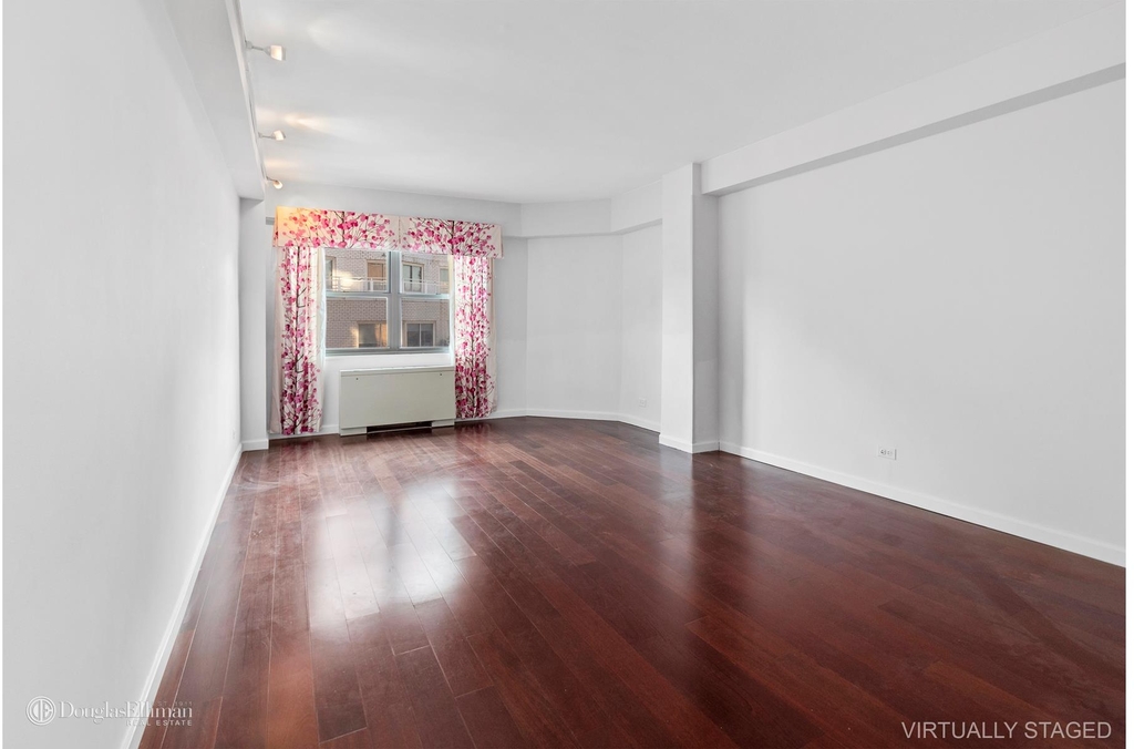 27 E 65th St - Photo 4