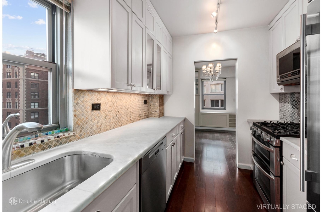 27 E 65th St - Photo 2