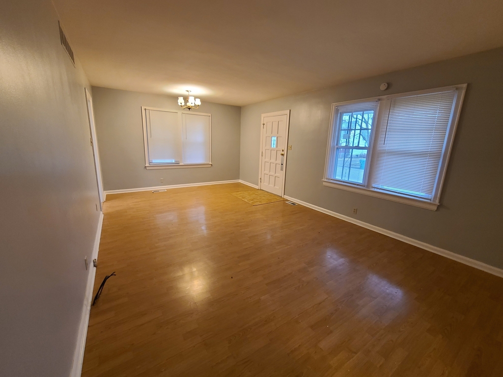 1803 Ellen Drive - Photo 3