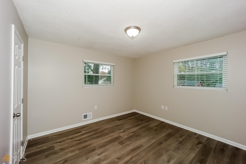 5715 Southwick Court - Photo 13