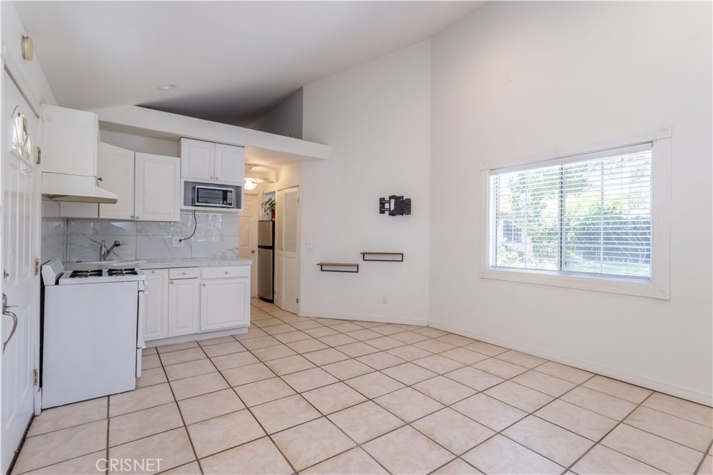 10410 Amigo Avenue - Photo 3