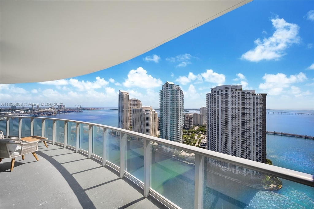 300 S Biscayne Blvd - Photo 0