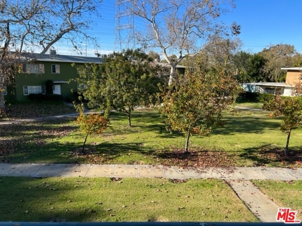 5560 Village Grn - Photo 0