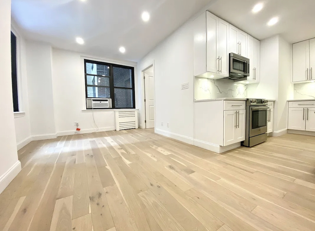 160 East 48th Street - Photo 1