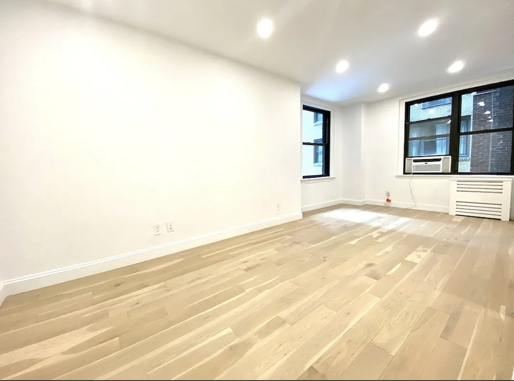 160 East 48th Street - Photo 2