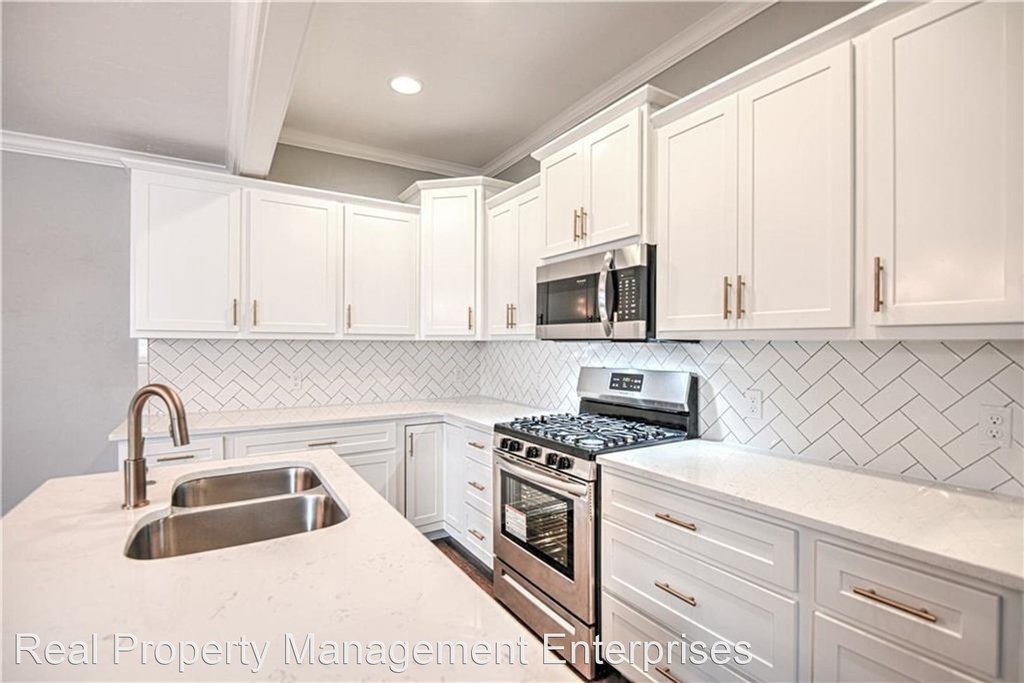 1118 Nw 33rd St - Photo 17