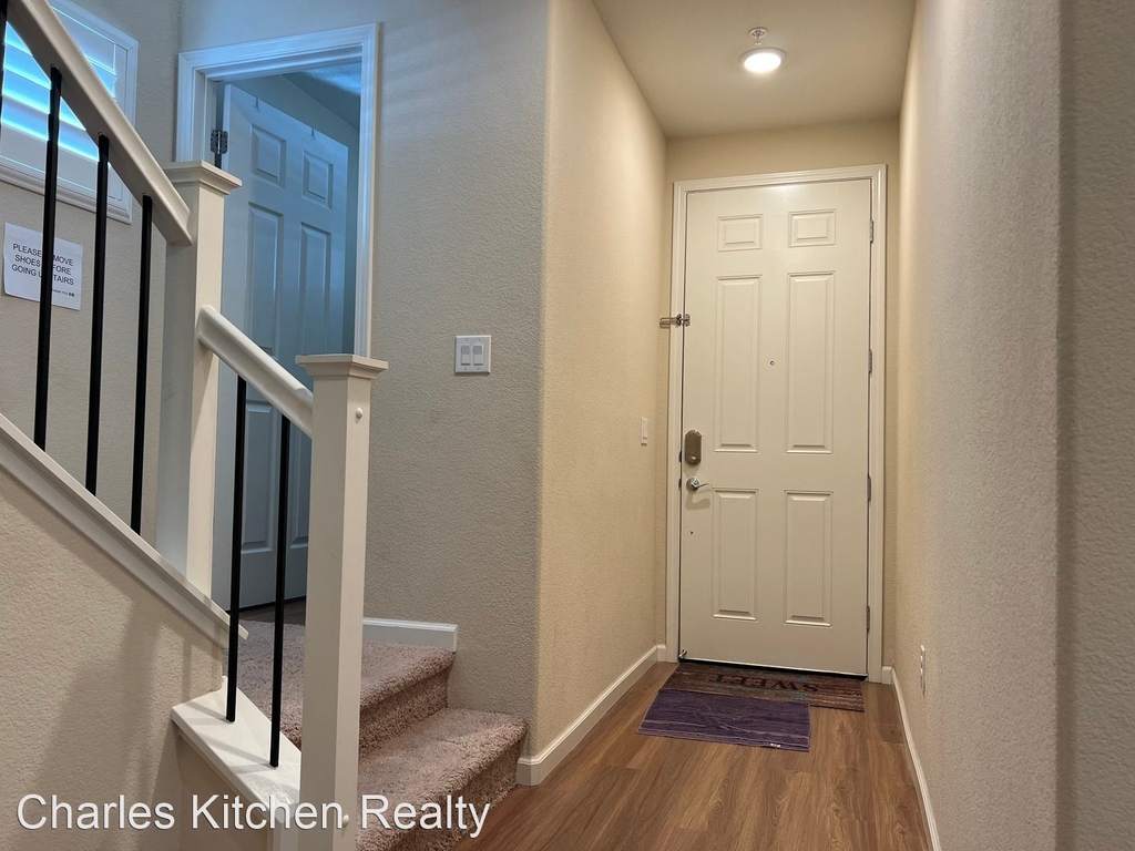 3123 Creekside Lane - Photo 2