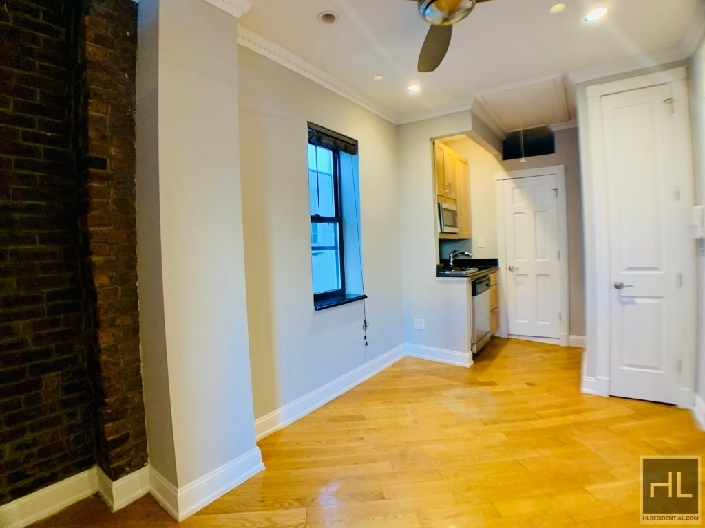 279 East 10th Street - Photo 1