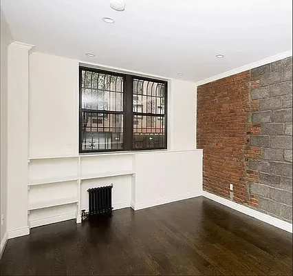 340 East 61st Street - Photo 4