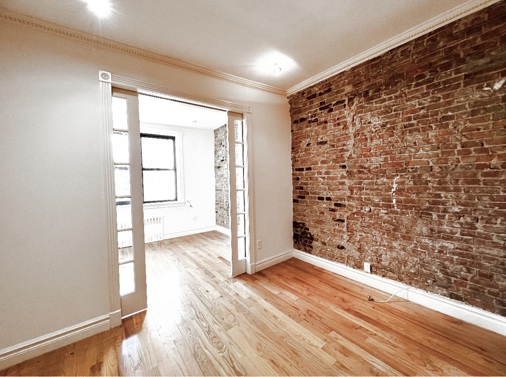 242 East 75th Street - Photo 4