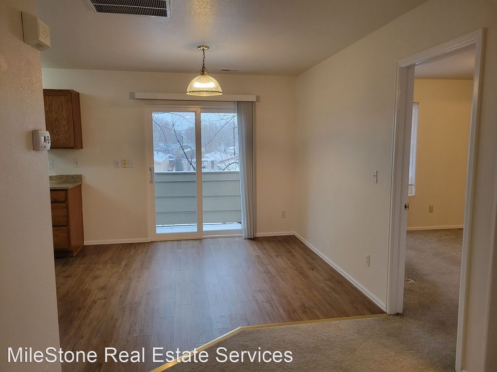 323 Eller's Grove - Photo 2