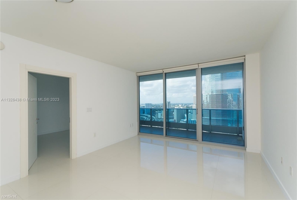 200 Biscayne Boulevard Way - Photo 2