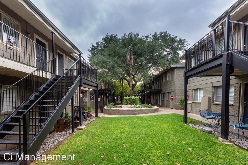 5656 Live Oak Street Apt. 101 - Photo 17