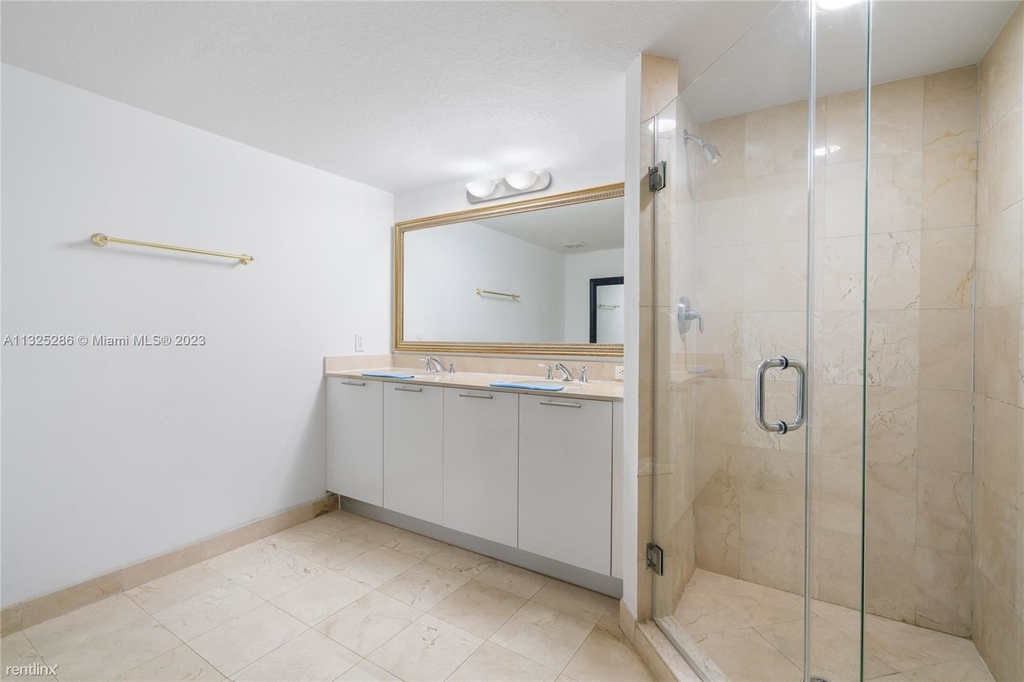 1800 N Bayshore Dr Apt 2114 - Photo 11